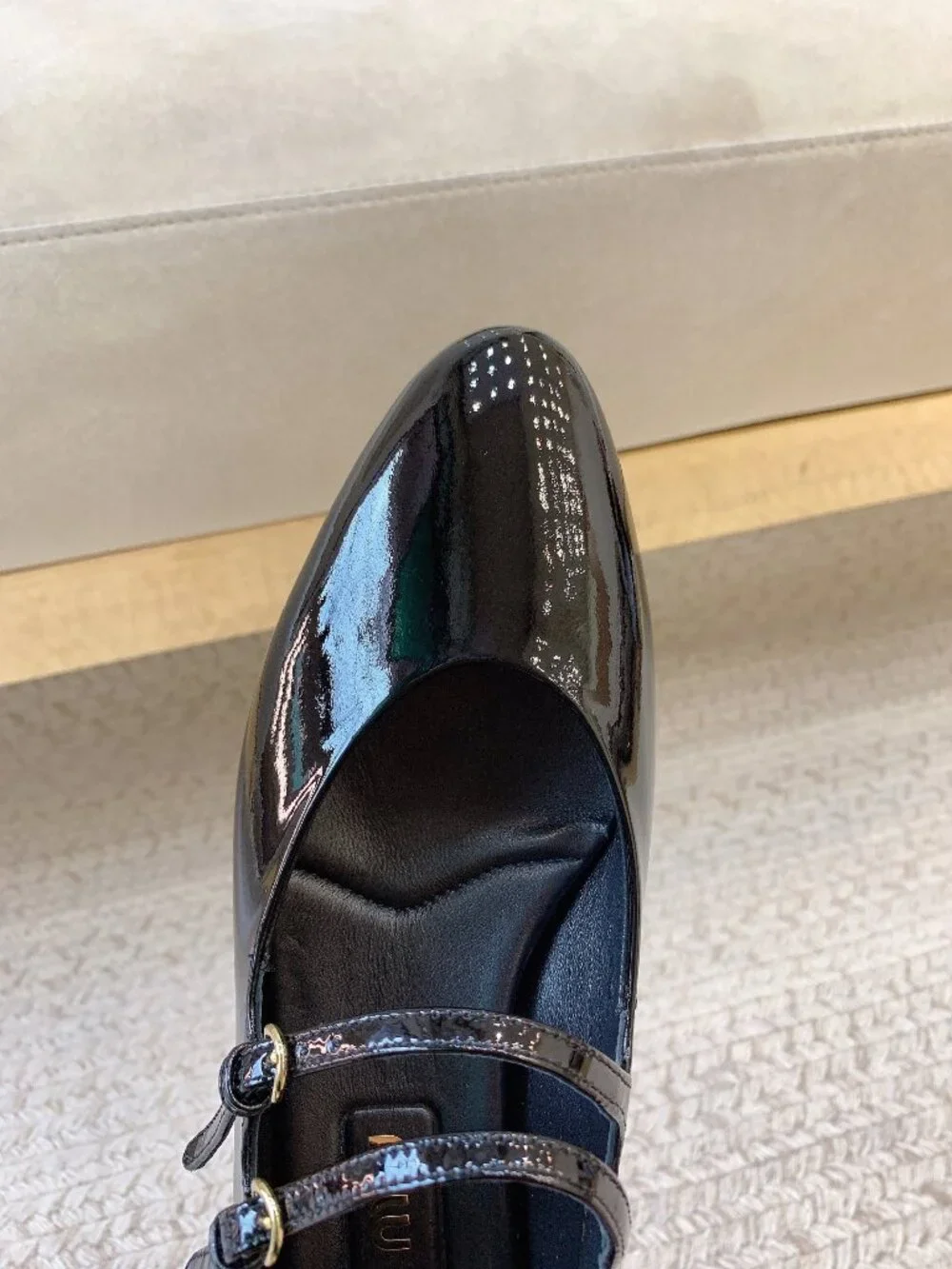 Miu Miu Double-Strap Patent Leather Pointed-Toe Low-Heeled Mary Jane Shoes - Picture 4 of 7